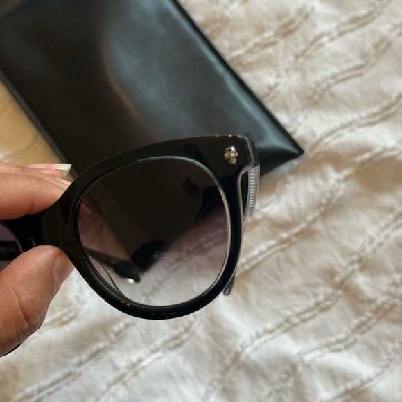 Alexander McQueen | Black Skull Sunglasses - Picture 2 of 7